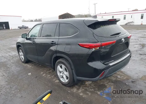 2022 Toyota Highlander Le z USA, uszkodzony, nr VIN 5TDBZRBH9NS596610